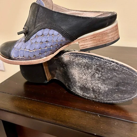 Freebird Navy and Blue Mules with Leather Accents - Picture 4 of 5